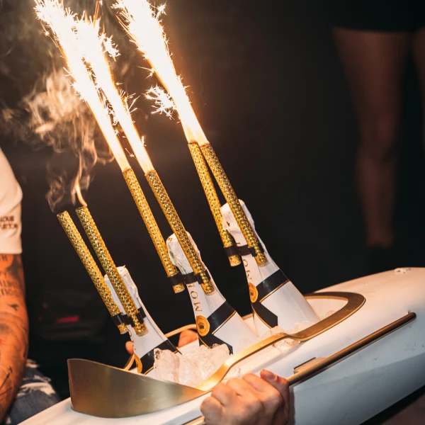 GoldenCube Mostar - 💋 ZAŠTO ME U OBRAZ LJUBIŠ? 💋